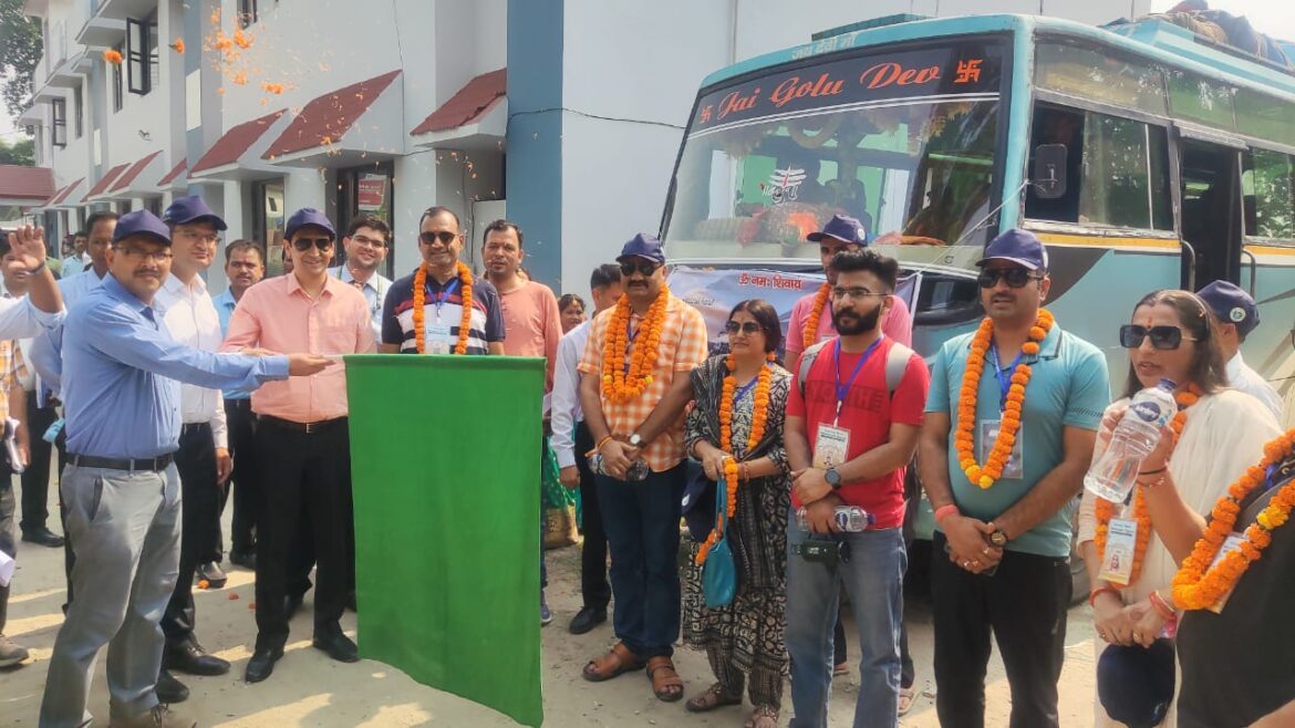 ✍️आदि कैलाश यात्रियों के चौथे दल को कुमाऊं कमिश्नर दीपक रावत ने टनकपुर मे हरी झंडी दिखाकर किया रवाना👉🏔️🏔️