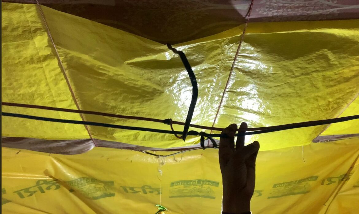 ✍️✍️कल पूर्णागिरि क्षेत्र में रात्रि के समय तकनीकी खराबी के कारण 5 घंटे रही बिजली गुल ठेकेदार द्वारा पूरे मेले की लाइट व्यवस्था को जनरेटर के माध्यम से सुचारु रखा गया वहीं धर्मशाला स्वामियों के द्वारा जनरेटर की लाइन से बिजली चोरी की गई जनरेटर की लाइन से बिजली चोरी से बिजली ठेकेदार परेशान 👉