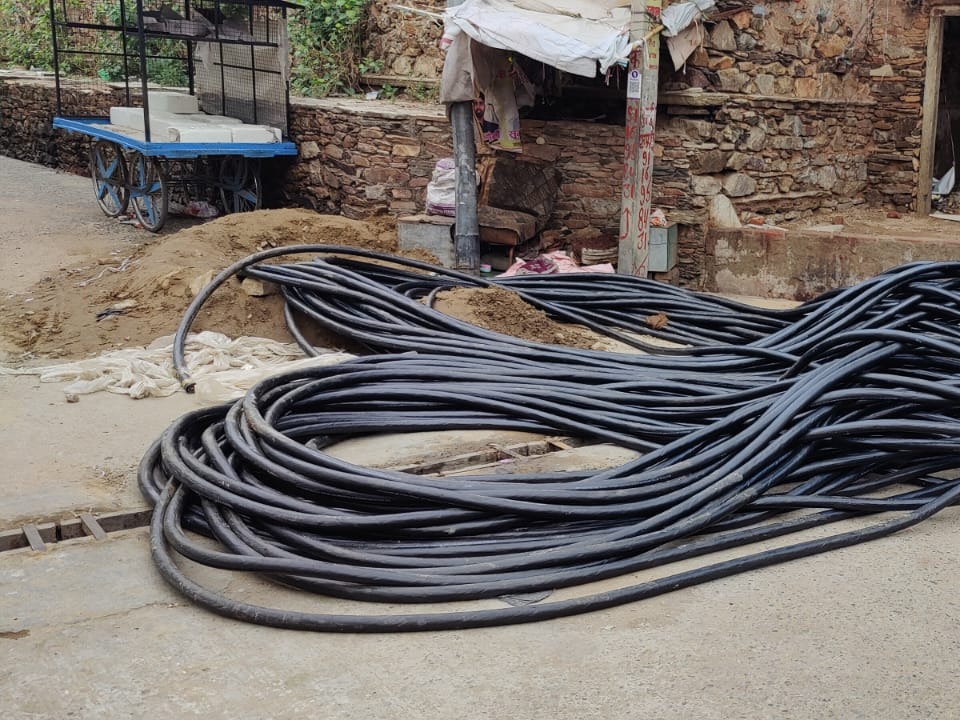 ✍️17.56 करोड़ से बनने वाली भूमिगत बिजली लाइन का निर्माण कार्य हुआ शुरू तारों के जंजाल से मिलेगी मुक्ति👉