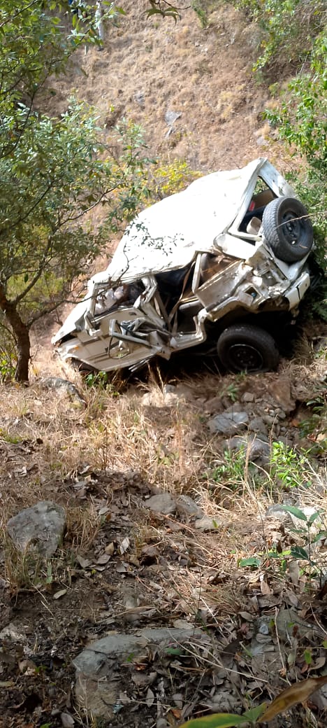 ✍️बारात की जीप के 300 मीटर गहरी खाई में गिरने से दो बारातियों की मौत तीन गंभीर मातम में बदली बारात की खुशियां👉