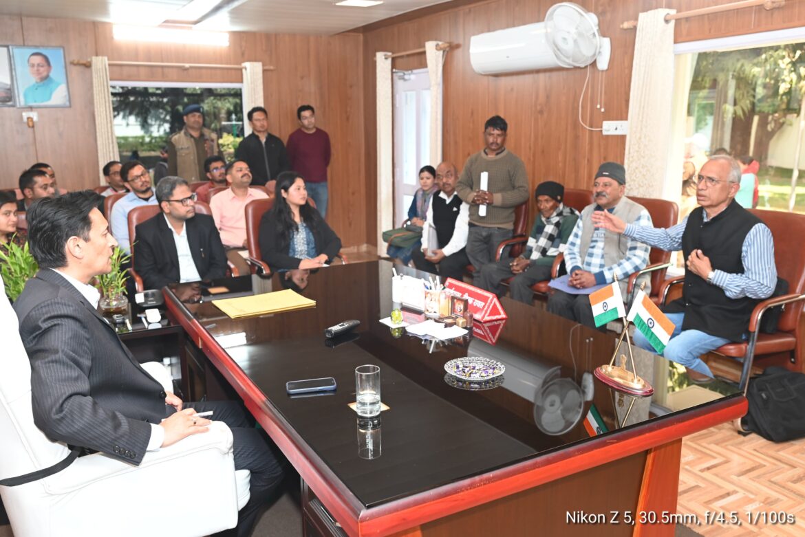 ✍️मुख्यमंत्री सचिव , आयुक्त दीपक रावत ने जनसुनवाई कर शिकायतों का किया समाधान। फरियादियों से स्वंय बाहर आकर मिले👉