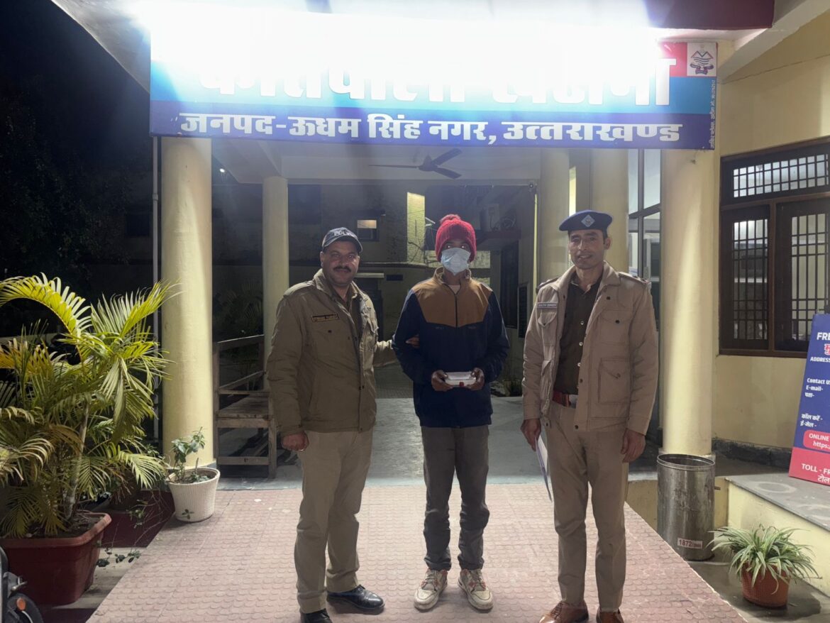 ✍️चौकी प्रभारी चकरपुर का सराहनीय कार्य अपनी टीम नशा मुक्ति अभियान के अंतर्गत 3.20 ग्राम स्मैक के साथ अभियुक्त को किया गिरफ्तार👉