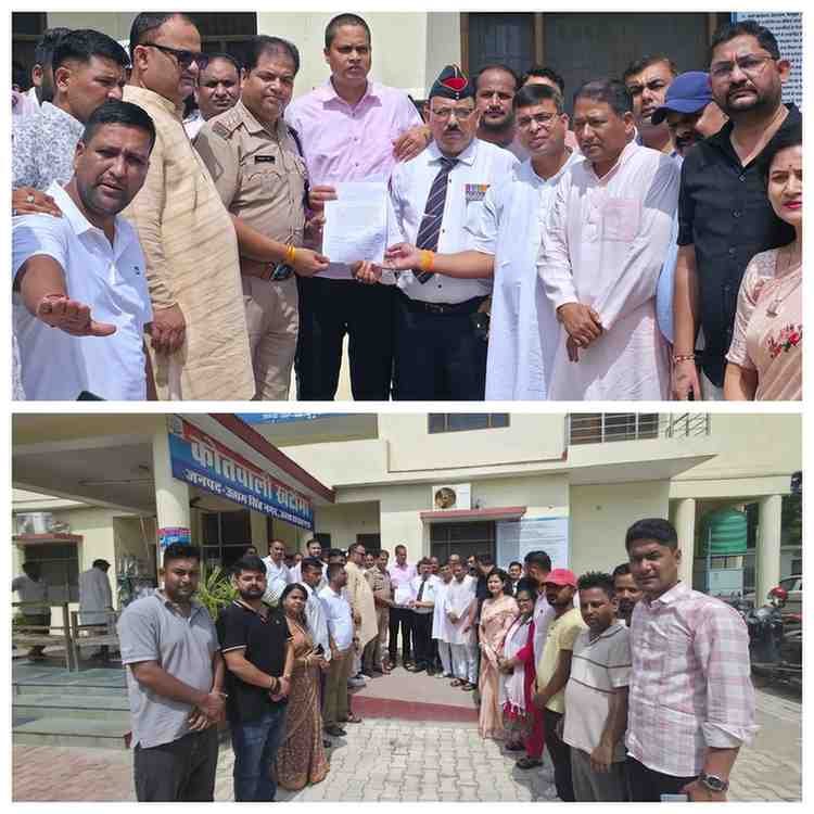 ✍️मशाल जुलूस पर विवाद, बिना अनुमति रैली और अभद्रता के आरोप; कार्रवाई की मांग कोतवाली पहुंची👉