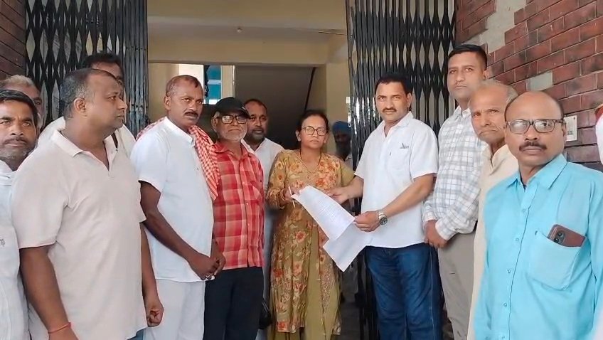 ✍️खटीमा में कथित अवैध धर्मांतरण की शिकायतों पर प्रकाश आर्या व जीवन धामी के नेतृत्व में क्षेत्रवासियों ने प्रशासनक के माध्यम से मुख्यमंत्री को सौंपा ज्ञापन👉